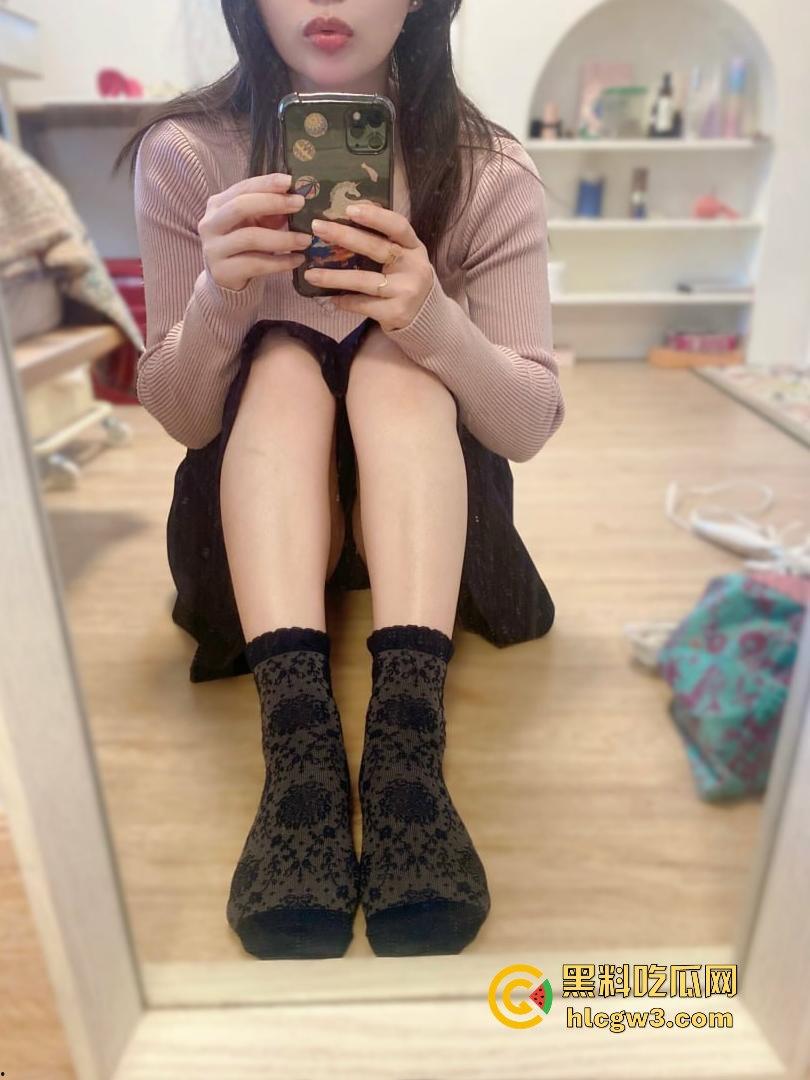 极品身材御姐【Rikak】上线 自曝福利顶级美颜反差超大，骚得像只母狗马甲线大奶加持，撸完直接虚脱！  第11张