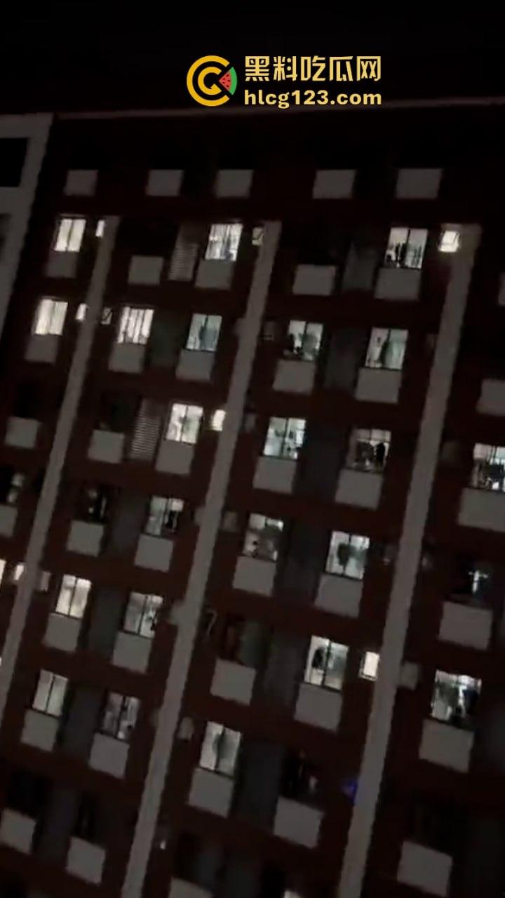 这真忍不了！【西安信息职业学院】因不满高额宿费 还断电断网学生集体硬核喊楼退钱  第6张