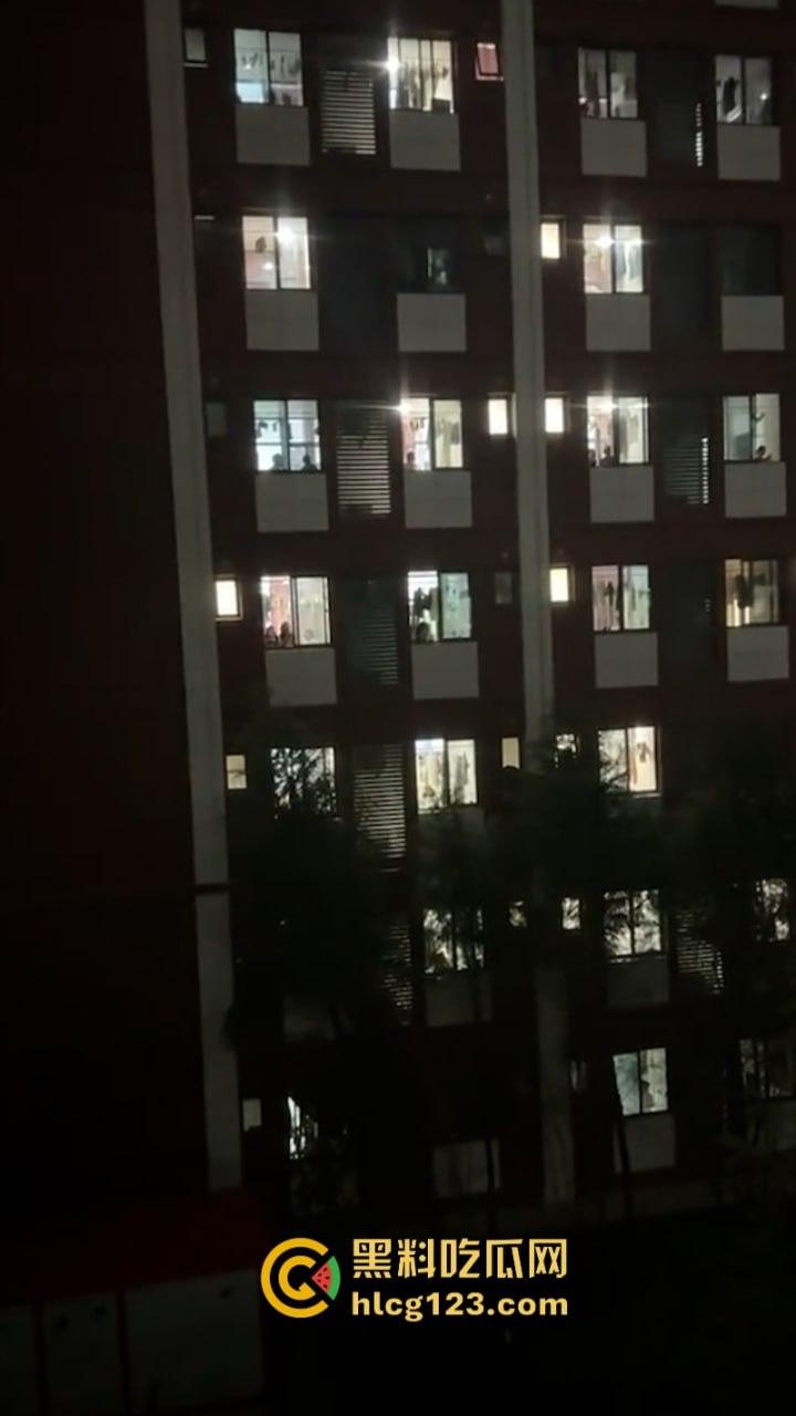 这真忍不了！【西安信息职业学院】因不满高额宿费 还断电断网学生集体硬核喊楼退钱  第8张