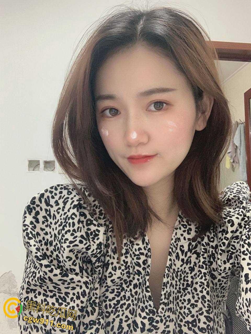 贵阳花溪保利溪湖【徐颖】，肉丝少妇足交勾引，白丝跪地口交吞精，蒙眼口塞内裤调教，高潮到呻吟连连！  第1张