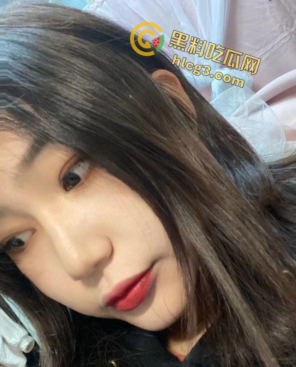 推特巨乳妹子极品肥臀！自拍视频全网爆炸，满满的肉感诱惑  第9张