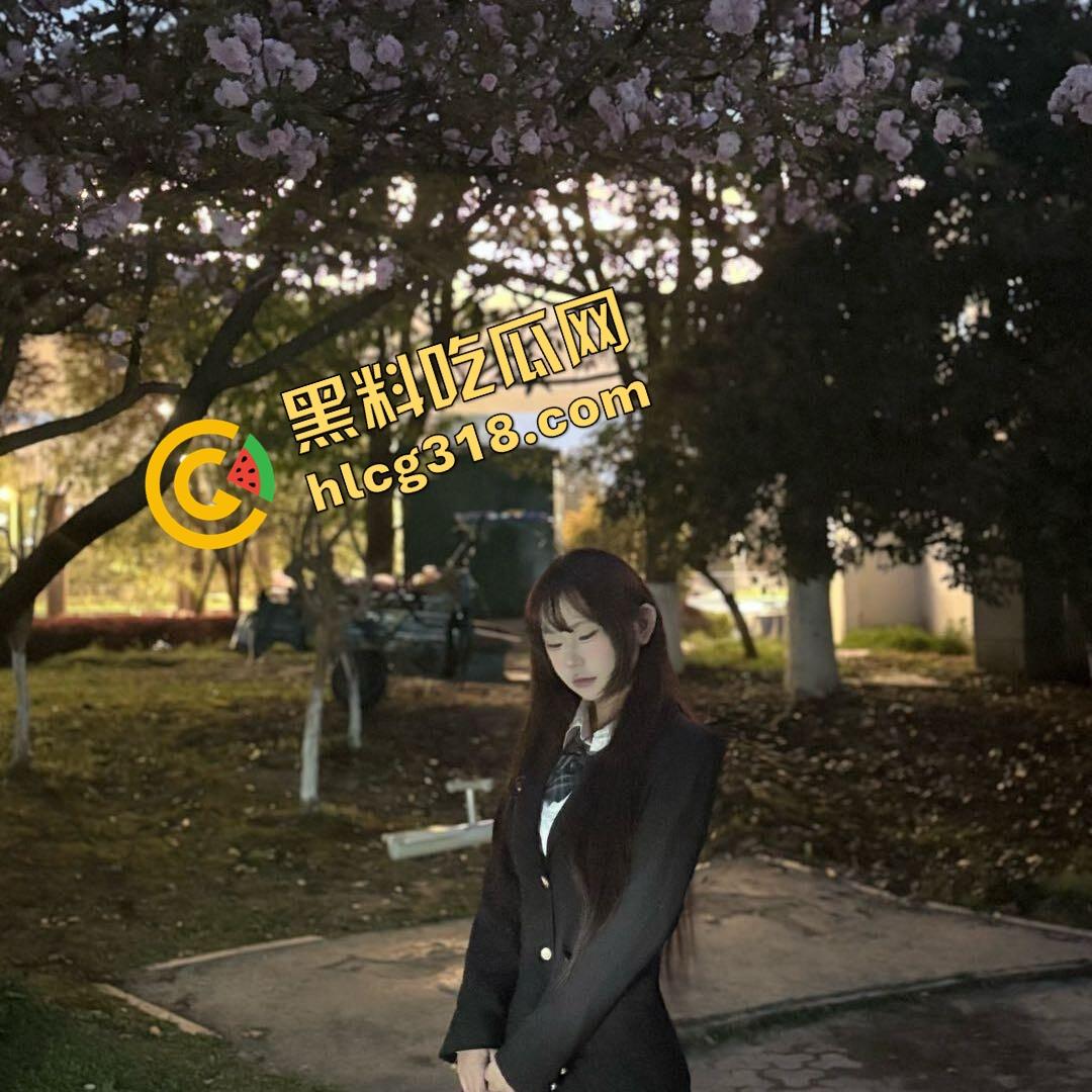 什么反人类操作？一边舔一边插，双飞还能左右开弓还能翻身换位，这身体素质简直是性爱奥运金牌级！  第3张