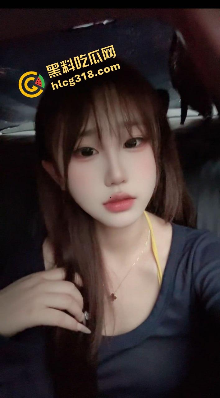 什么反人类操作？一边舔一边插，双飞还能左右开弓还能翻身换位，这身体素质简直是性爱奥运金牌级！  第5张