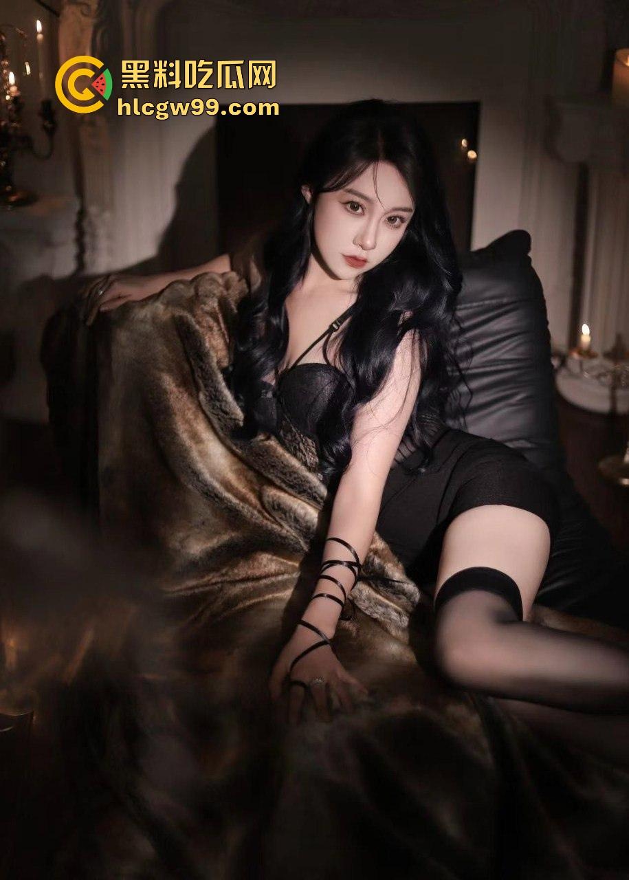 全裸健身秀绝对吸睛！妹子一边练身体一边晃胸，俩奶子晃得像水袋，弹性真特么好，让人看了想流汗！  第1张