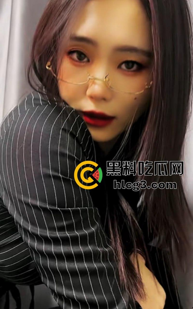 快手网红『元气学姐』全裸私拍流出，劲爆私拍暴露双重反差，脸穴同框自慰震撼爆料！  第4张