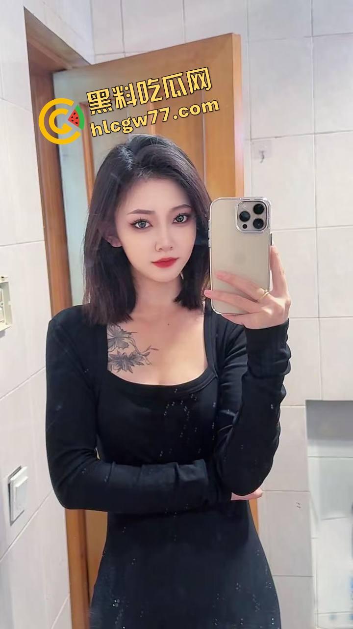 骚得要命的颜值妹子主动跪舔，嘴上功夫堪比老炮，深喉后入双夹爆射，内射后还用小穴夹着帮你挤干！  第5张