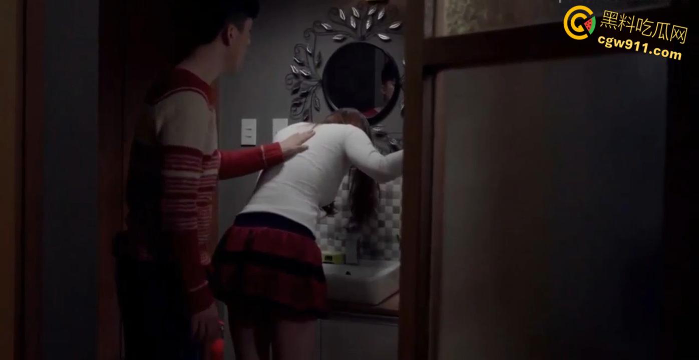 韩国三级片《交易校园情侣》，昔日炮友久别重逢，骚婊子挑拨离间，两对情侣换妻做爱，四个人的生活多好 ！  第2张