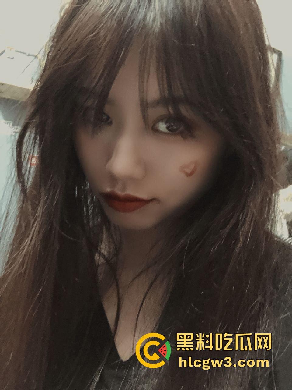 广西英语老师【陆世婷】白天讲课教单词,晚上蕾丝吊带开腿叫主人,远程操控被蹬到高潮! 第1张 广西英语老师【陆世婷】白天讲课教单词,晚上蕾丝吊带开腿叫主人,远程操控被蹬到高潮! 第1张