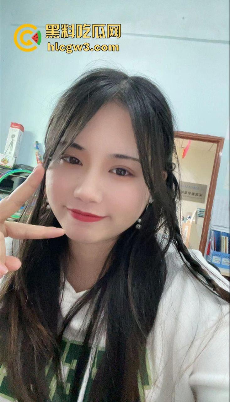 广西英语老师【陆世婷】白天讲课教单词,晚上蕾丝吊带开腿叫主人,远程操控被蹬到高潮! 第2张 广西英语老师【陆世婷】白天讲课教单词,晚上蕾丝吊带开腿叫主人,远程操控被蹬到高潮! 第2张