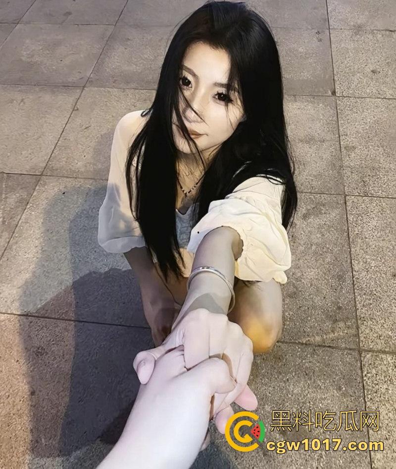 重庆理工大学【赵淮雯】清纯学生妹床上风情万种，舔蛋骑乘精通，无套狂操全身射满精液，这身材真的爱了！  第2张