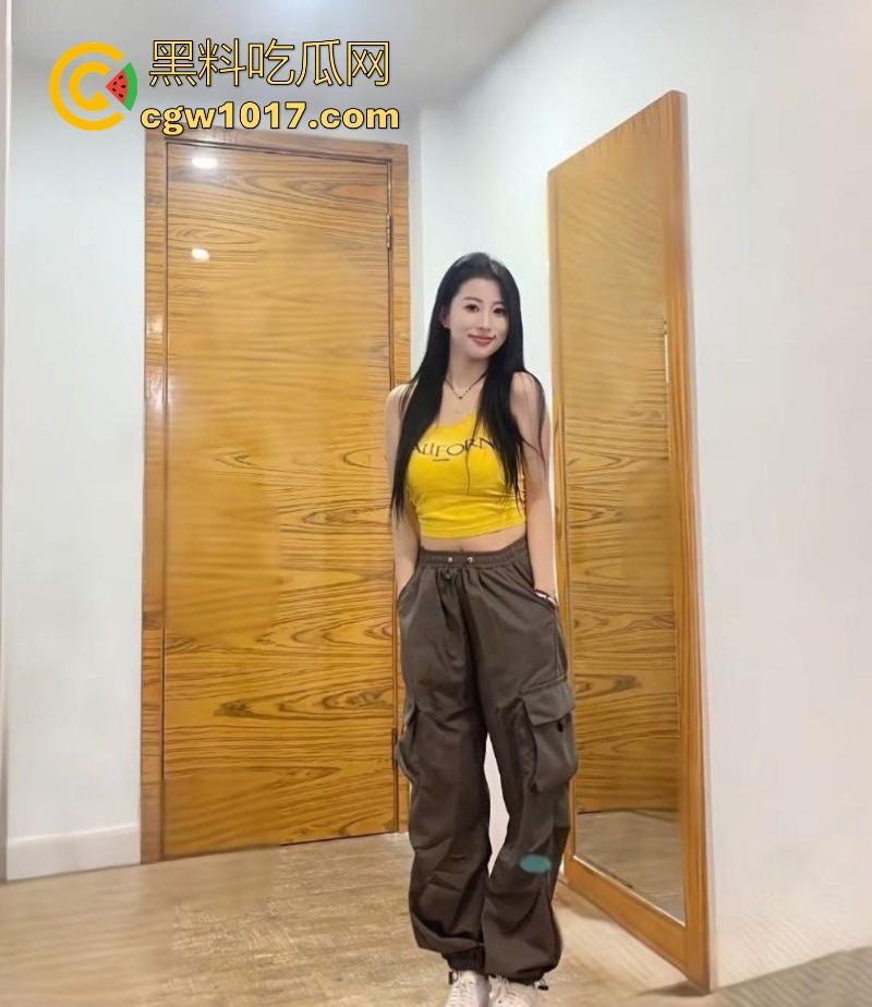 重庆理工大学【赵淮雯】清纯学生妹床上风情万种，舔蛋骑乘精通，无套狂操全身射满精液，这身材真的爱了！  第5张