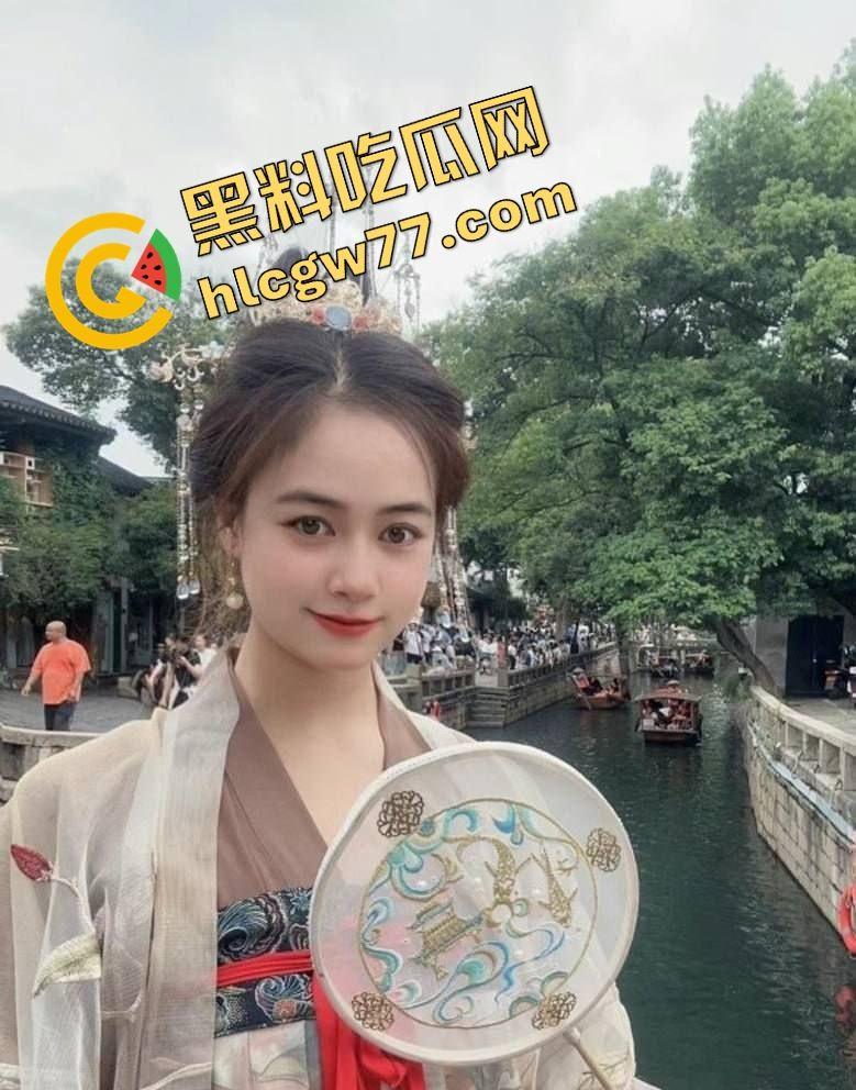 重庆财大校花【夏兹热丽】正面肥B疯传！新疆美少女秒变渣男的精厕西施！  第1张