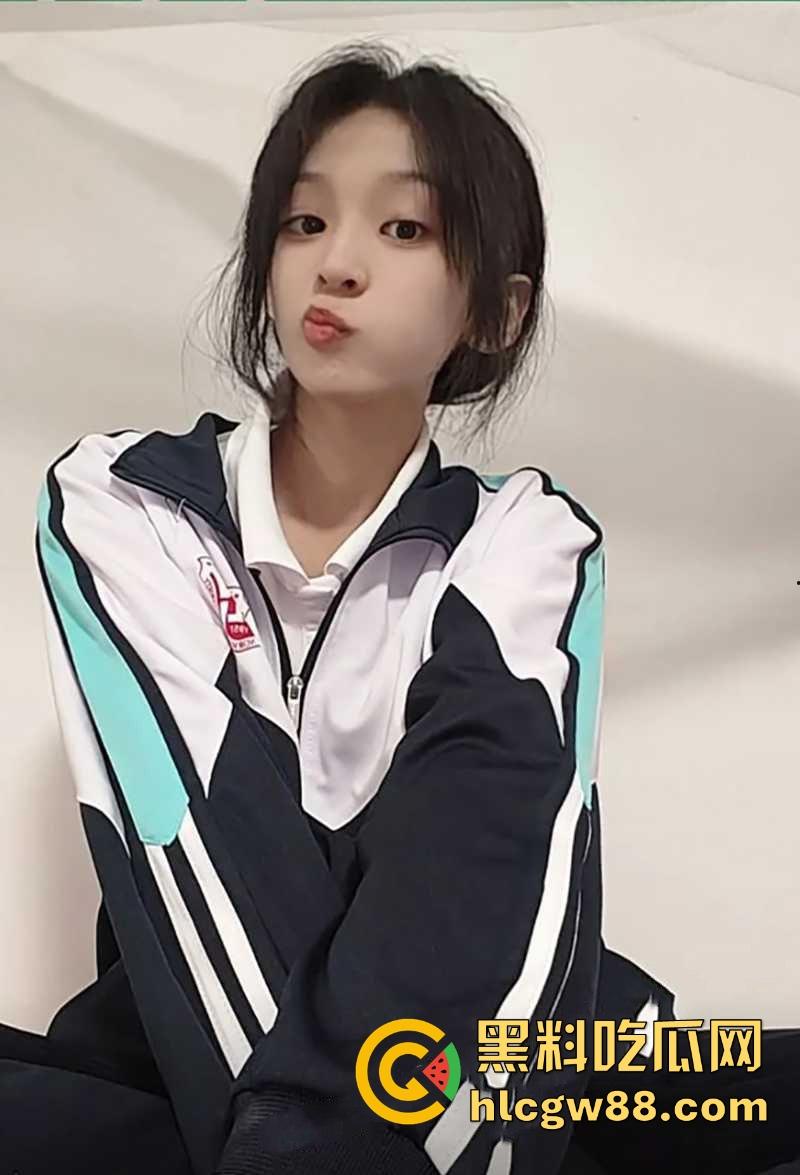 辽宁师范大学钢琴艺考生【刘小萌】高中时期裸聊视频被曝光 小小年纪就骚性大发的母狗 内容炸裂！  第4张