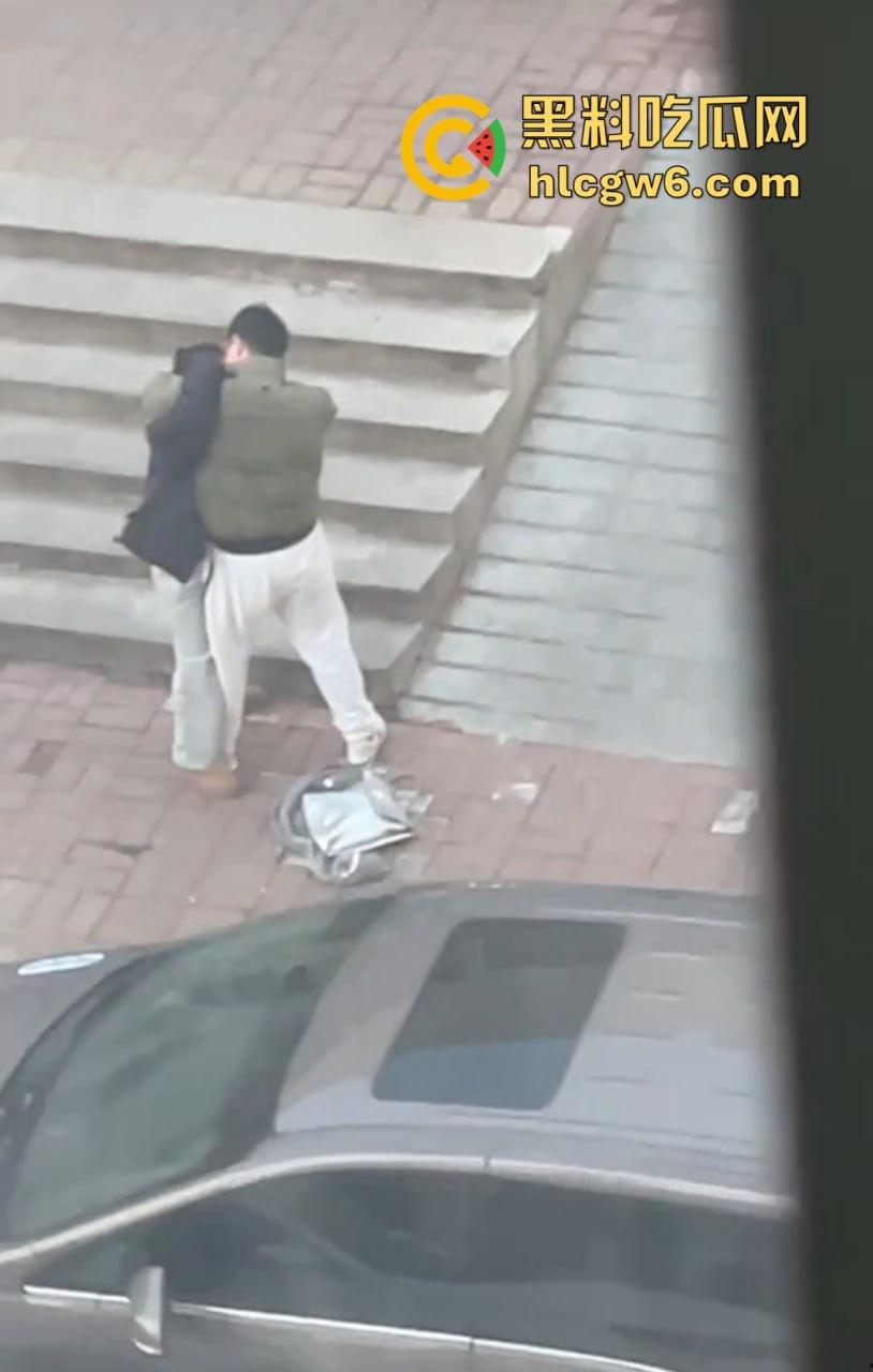 山东中医奇葩渣男强吻求原谅！食堂门口强行按倒前女友，出轨三次还演偶像剧，妙蛙种子式趴地操作辣眼睛！  第21张