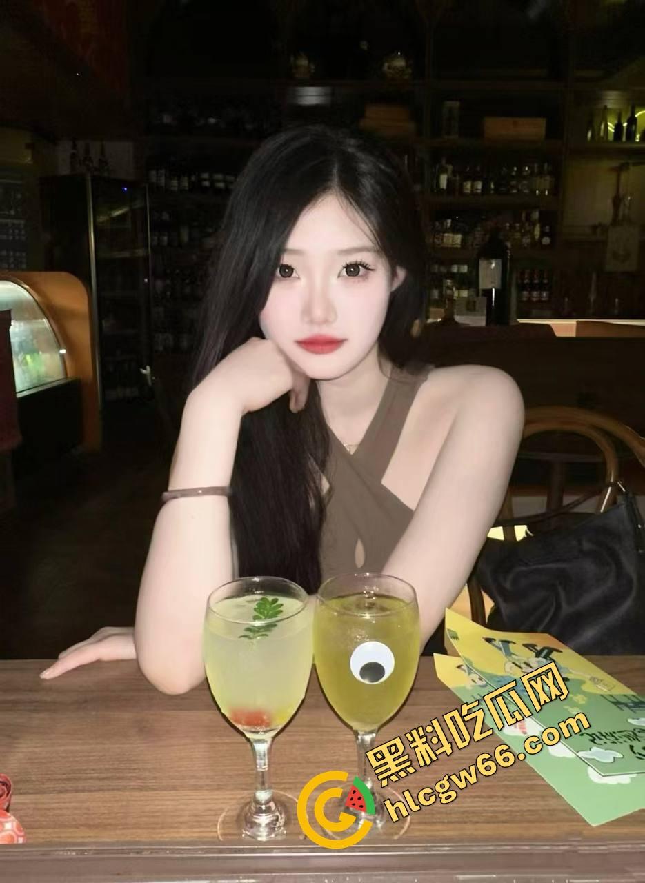 美容店老板娘下班关店偷情,精壮情夫在按摩床上暴干半小时,奶子晃飞骚水淌地、床都快操散架了! 第1张 美容店老板娘下班关店偷情,精壮情夫在按摩床上暴干半小时,奶子晃飞骚水淌地、床都快操散架了! 第1张