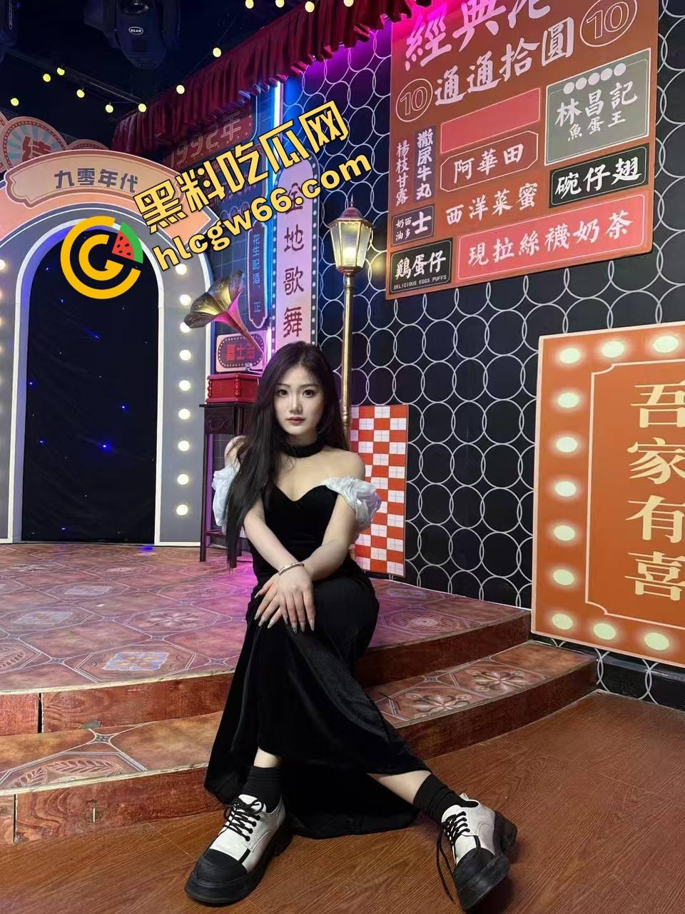 美容店老板娘下班关店偷情,精壮情夫在按摩床上暴干半小时,奶子晃飞骚水淌地、床都快操散架了! 第2张 美容店老板娘下班关店偷情,精壮情夫在按摩床上暴干半小时,奶子晃飞骚水淌地、床都快操散架了! 第2张