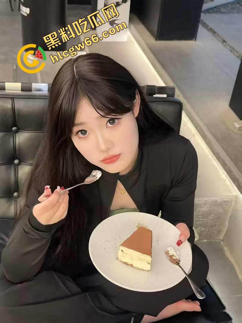 美容店老板娘下班关店偷情,精壮情夫在按摩床上暴干半小时,奶子晃飞骚水淌地、床都快操散架了! 第4张 美容店老板娘下班关店偷情,精壮情夫在按摩床上暴干半小时,奶子晃飞骚水淌地、床都快操散架了! 第4张