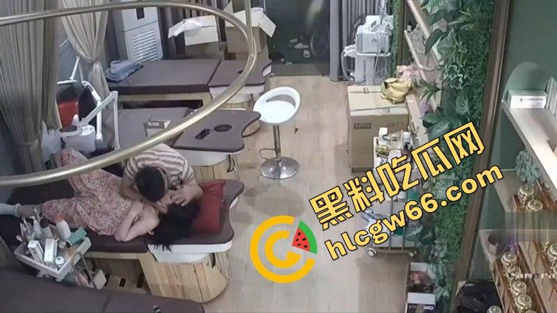 美容店老板娘下班关店偷情,精壮情夫在按摩床上暴干半小时,奶子晃飞骚水淌地、床都快操散架了! 第9张 美容店老板娘下班关店偷情,精壮情夫在按摩床上暴干半小时,奶子晃飞骚水淌地、床都快操散架了! 第9张