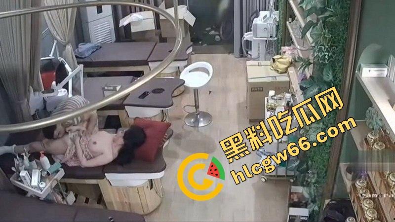 美容店老板娘下班关店偷情,精壮情夫在按摩床上暴干半小时,奶子晃飞骚水淌地、床都快操散架了! 第10张 美容店老板娘下班关店偷情,精壮情夫在按摩床上暴干半小时,奶子晃飞骚水淌地、床都快操散架了! 第10张