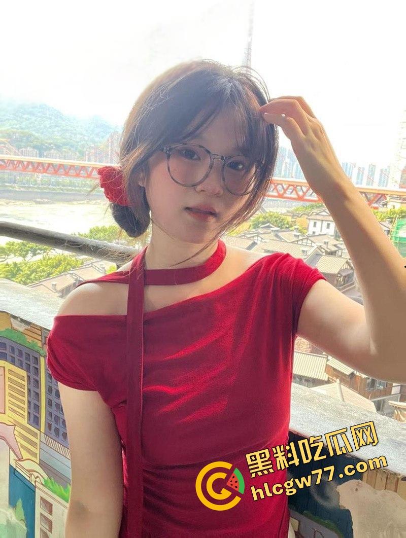 武汉文理学院【吴婧妍】外表清纯的眼镜妹 沦为金主爸爸的性爱玩物 主动发裸照勾引求操 十分的反差！  第6张