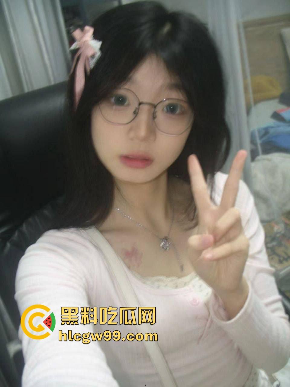 厦门大学眼镜娘『林莫』被炮友干到翻白眼,深喉口爆吞精噗嗤响,翻白眼解锁姿势各种姿势被猛插到失禁! 第1张 厦门大学眼镜娘『林莫』被炮友干到翻白眼,深喉口爆吞精噗嗤响,翻白眼解锁姿势各种姿势被猛插到失禁! 第1张