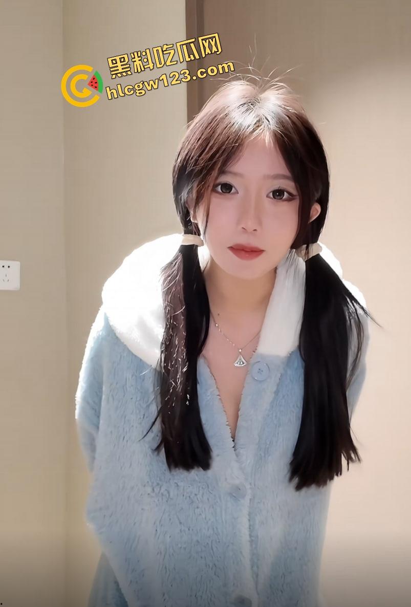 抖音回归首秀还没开『呆妹儿』先被前男友爆料干翻,开房洗澡视频实锤露脸,逼毛贴腿根,自己疯狂洗! 第12张 抖音回归首秀还没开『呆妹儿』先被前男友爆料干翻,开房洗澡视频实锤露脸,逼毛贴腿根,自己疯狂洗! 第12张