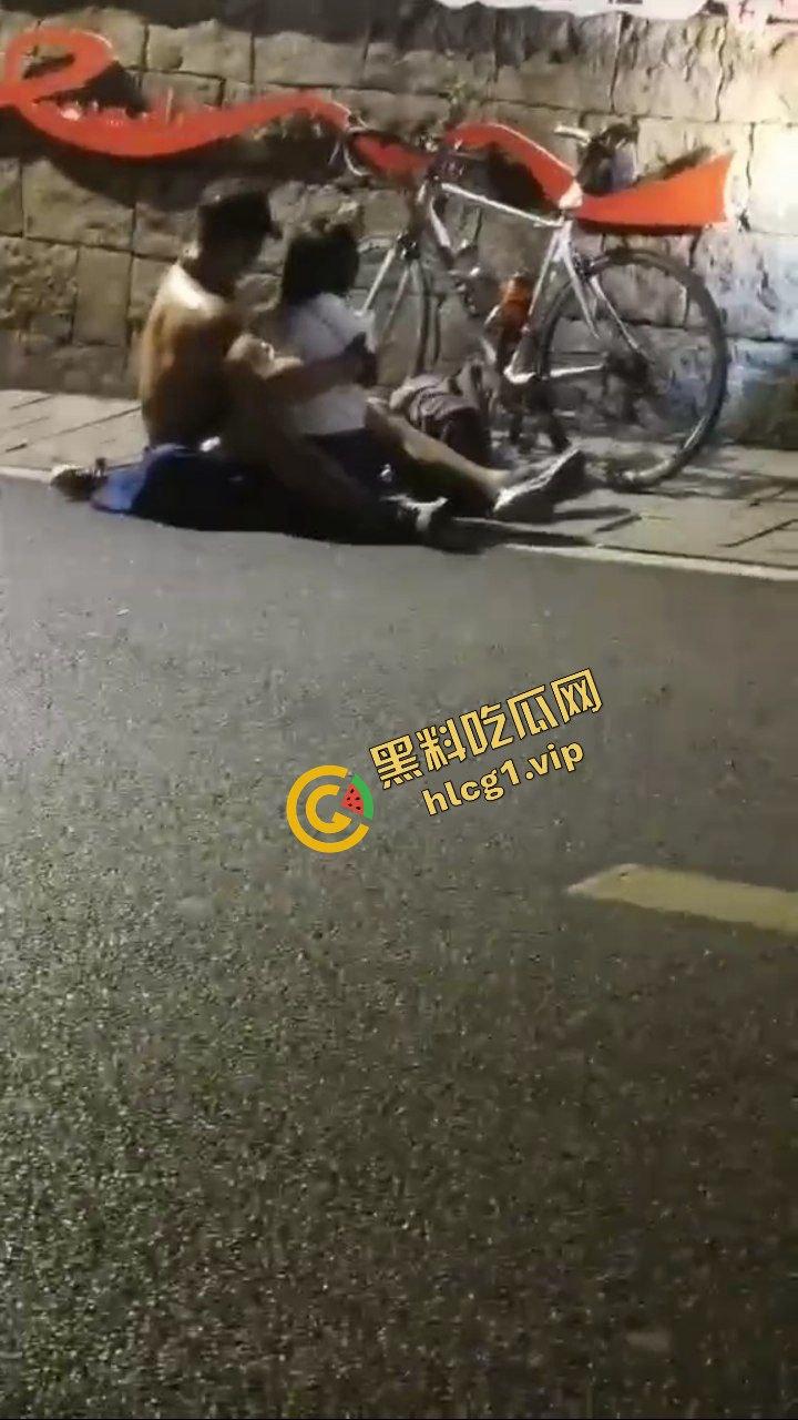 骑行圈最新淫乱！杭州龙井村 男女骑友 路边女上位开干 路过骑友当场报警！  第8张