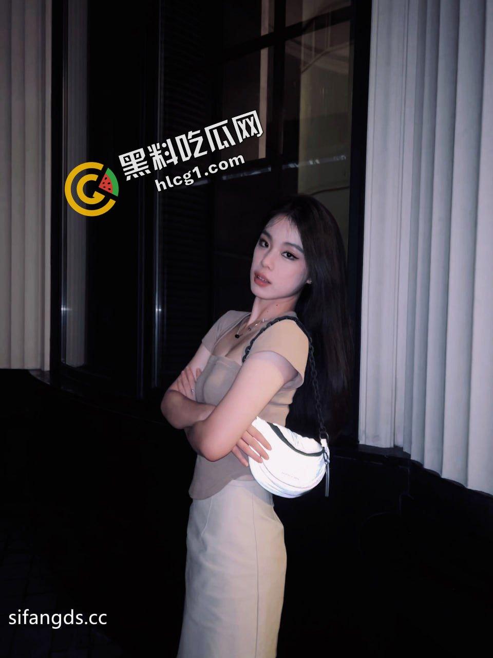 广州美术学院『孙韵婷』骚货 在镜子前被男友猛怼后入 记录骚样视频流出  第1张