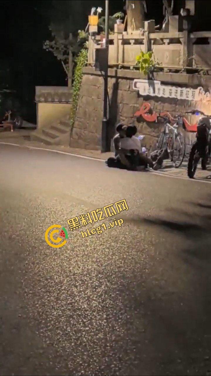 骑行圈最新淫乱！杭州龙井村 男女骑友 路边女上位开干 路过骑友当场报警！  第10张