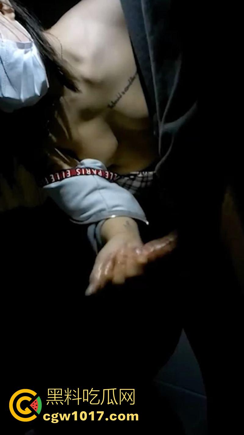 有事秘书干没事干秘书，大型公司偷情现场，性感秘书袒胸露乳，在厕所帮老板口交打飞机 ，结果被偷录视频还曝光！  第7张