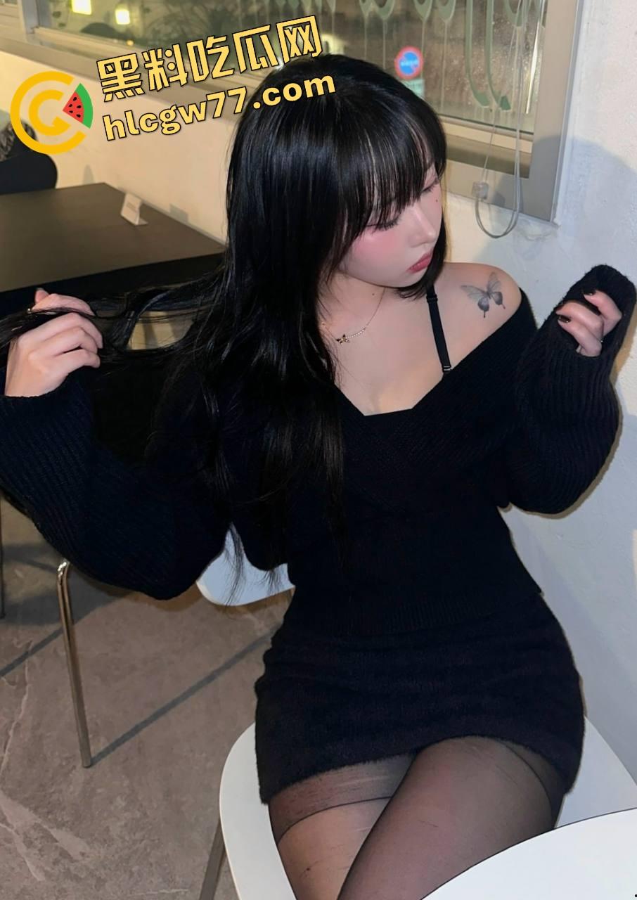 石家庄精神小妹【李亿亿】穿JK制服上门舔棒,含着鸡巴的样子贱得想让人一巴掌操她脸上! 第3张 石家庄精神小妹【李亿亿】穿JK制服上门舔棒,含着鸡巴的样子贱得想让人一巴掌操她脸上! 第3张