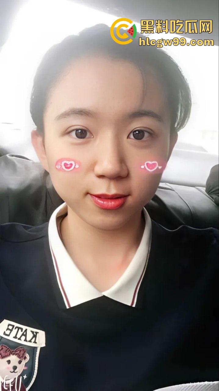 安大刚毕业骚女『周妙妙』剃逼毛当白虎被男友狂舔逼还打王者,这边舔着那边玩着! 第2张 安大刚毕业骚女『周妙妙』剃逼毛当白虎被男友狂舔逼还打王者,这边舔着那边玩着! 第2张