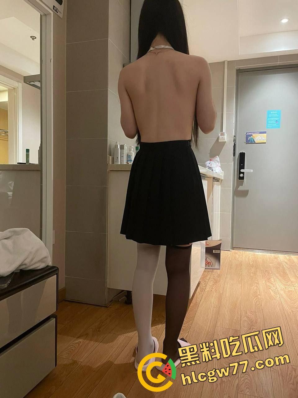 石家庄精神小妹【李亿亿】穿JK制服上门舔棒,含着鸡巴的样子贱得想让人一巴掌操她脸上! 第11张 石家庄精神小妹【李亿亿】穿JK制服上门舔棒,含着鸡巴的样子贱得想让人一巴掌操她脸上! 第11张