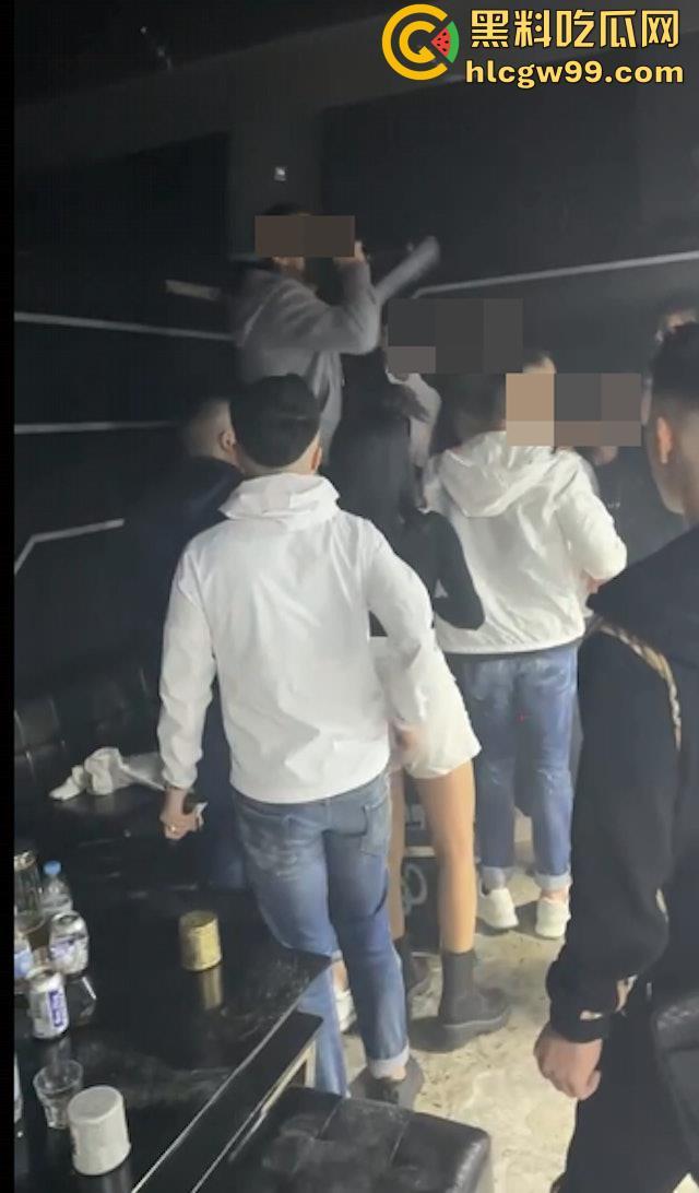 现实黑社会香港选坐馆前的争斗，【胜和】骨干被【新义安】众刀手驾车包抄，乱刀追砍搏杀至死  第4张