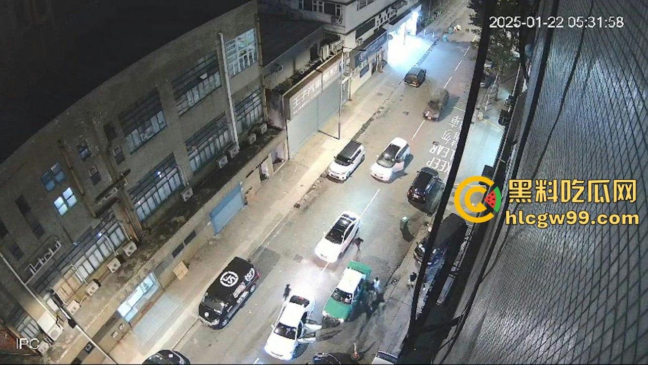 现实黑社会香港选坐馆前的争斗，【胜和】骨干被【新义安】众刀手驾车包抄，乱刀追砍搏杀至死  第11张