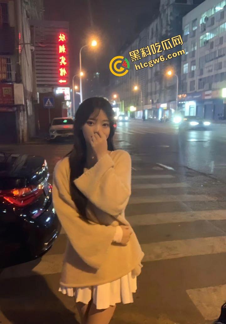 长沙雨花区火辣身材社会反差骚鸡【张雯倩】网聊约炮遇同小区单男 激情爆干骚逼！原创独家流出！  第2张