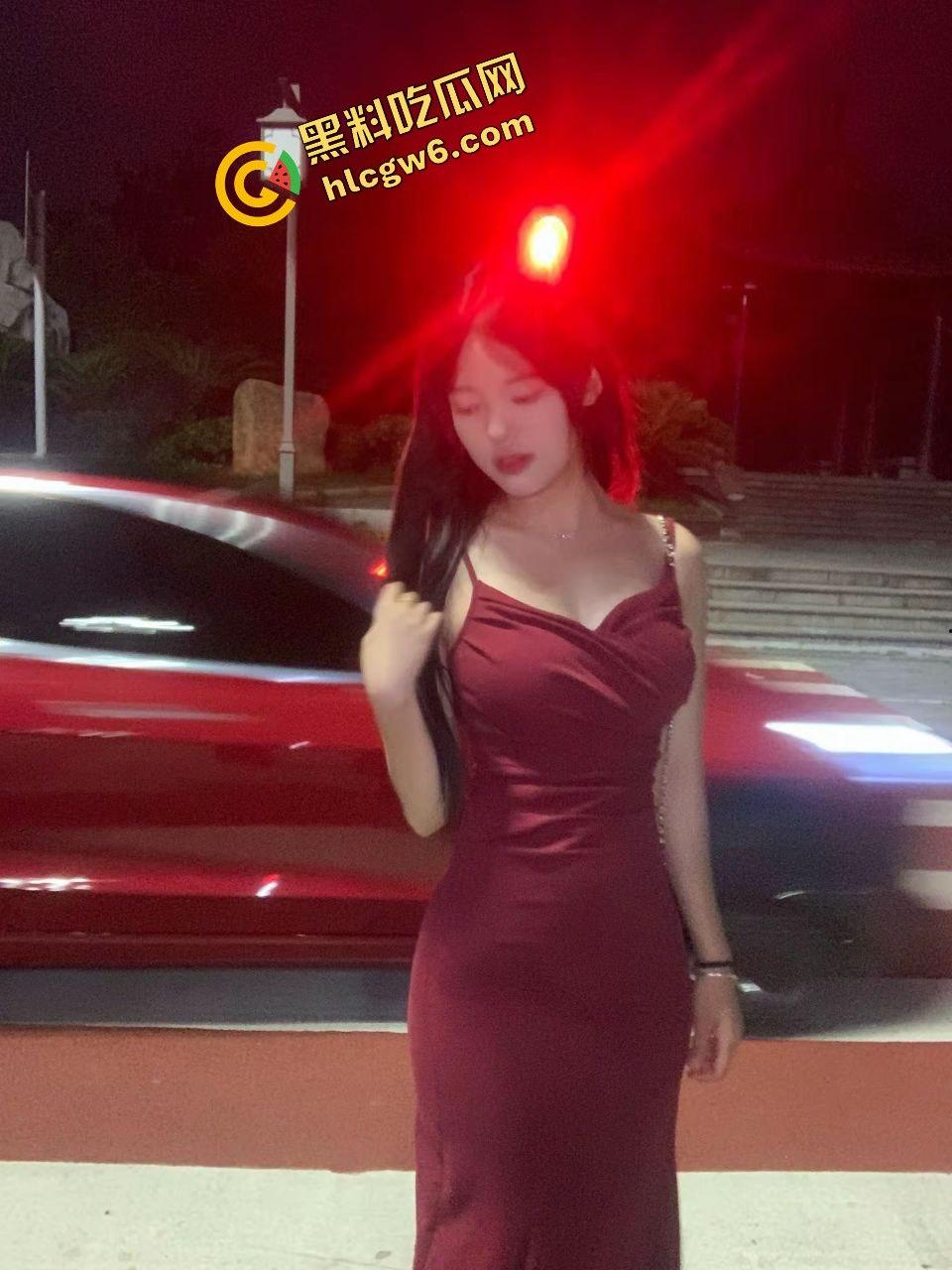 长沙雨花区火辣身材社会反差骚鸡【张雯倩】网聊约炮遇同小区单男 激情爆干骚逼！原创独家流出！  第4张