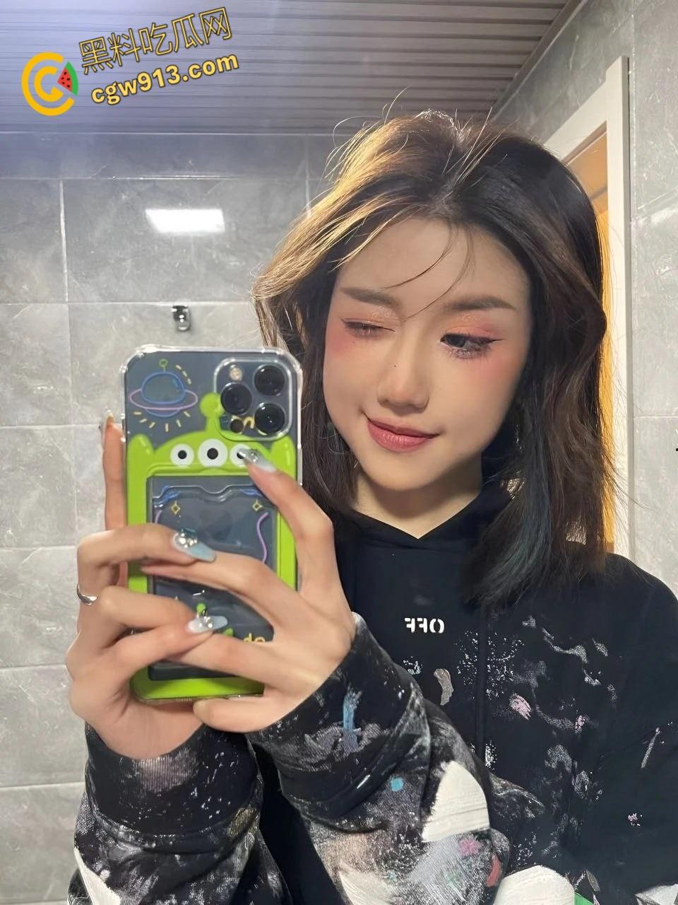 重庆大学高颜值学妹【徐紫茵】,平时看着生人勿进的样子,私下和男友自拍做爱,口爆吞精还害羞挡脸! 第5张 重庆大学高颜值学妹【徐紫茵】,平时看着生人勿进的样子,私下和男友自拍做爱,口爆吞精还害羞挡脸! 第5张