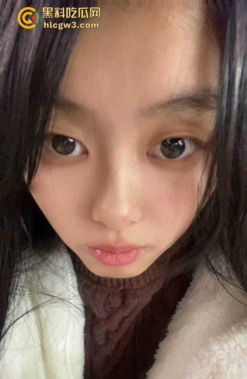 四川资阳高级职业中学的【彭万珊】情窦初开的年纪竟然在网上大玩露骨套路 发骚裸照引爆全网！  第4张