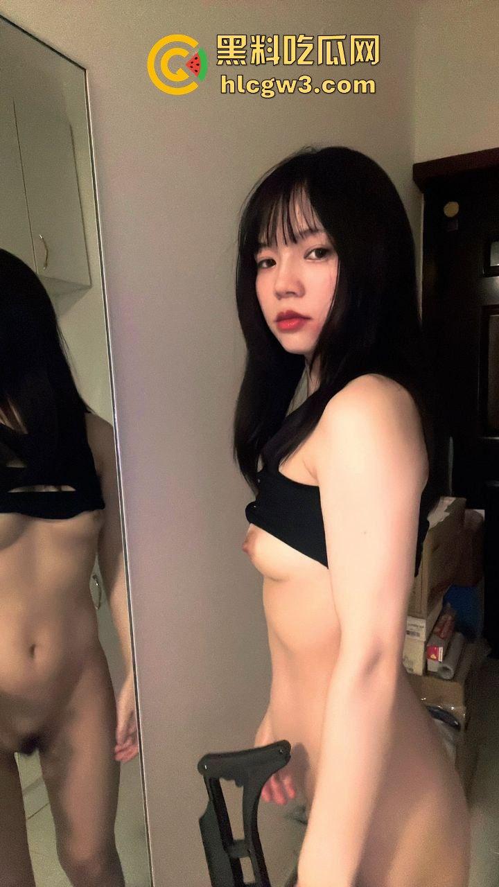 白白嫩嫩极品长腿骚货【胡梦琪】，户外露出拿枪挑逗玩口爆，野战现场直接干到树皮都裂了草到腿软！  第2张