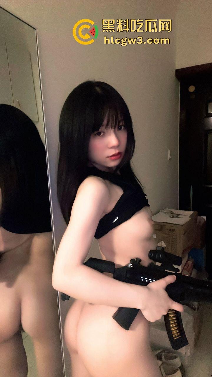 白白嫩嫩极品长腿骚货【胡梦琪】，户外露出拿枪挑逗玩口爆，野战现场直接干到树皮都裂了草到腿软！  第6张