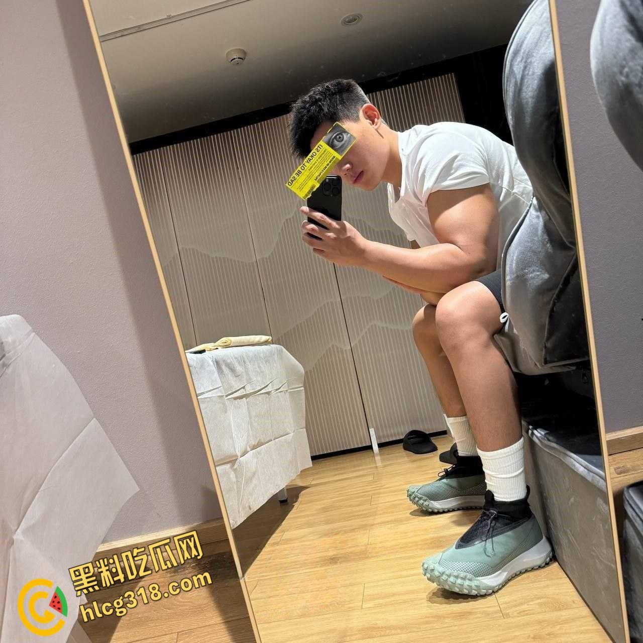 抖音男模约炮女粉丝,黑丝开裆裤性感小翘臀,后入猛猛打桩无套内射! 第1张 抖音男模约炮女粉丝,黑丝开裆裤性感小翘臀,后入猛猛打桩无套内射! 第1张