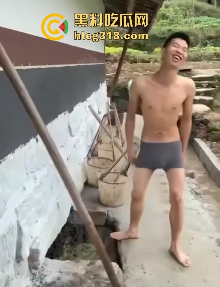 为当网红无下限低俗直播！皮带鞭打屁股 拖鞋拍胸 甚至裸体跳粪池，真是花样百出，想红想疯了！  第5张