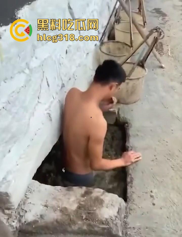 为当网红无下限低俗直播！皮带鞭打屁股 拖鞋拍胸 甚至裸体跳粪池，真是花样百出，想红想疯了！  第7张