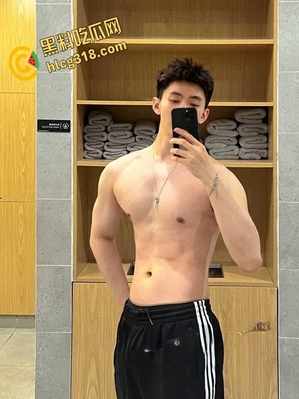 抖音男模约炮女粉丝,黑丝开裆裤性感小翘臀,后入猛猛打桩无套内射! 第4张 抖音男模约炮女粉丝,黑丝开裆裤性感小翘臀,后入猛猛打桩无套内射! 第4张