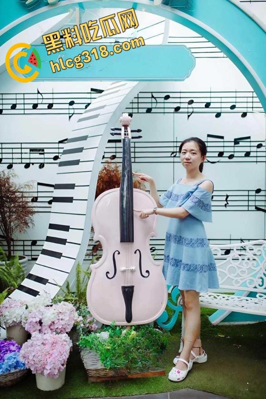 青岛反差女大学生【谭晓怡】，游戏开黑好队友，操逼都不忘王者荣耀语音开黑，还捂住自己嘴巴不发出娇喘声 ！  第2张