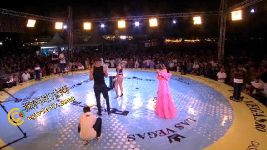 火辣性感的打屁股对决!外国美女疯狂抽打,肥臀红肿,丁字裤掩不住诱惑,快感与激情交织,传统武术也为之疯狂! 第4张 火辣性感的打屁股对决!外国美女疯狂抽打,肥臀红肿,丁字裤掩不住诱惑,快感与激情交织,传统武术也为之疯狂! 第4张