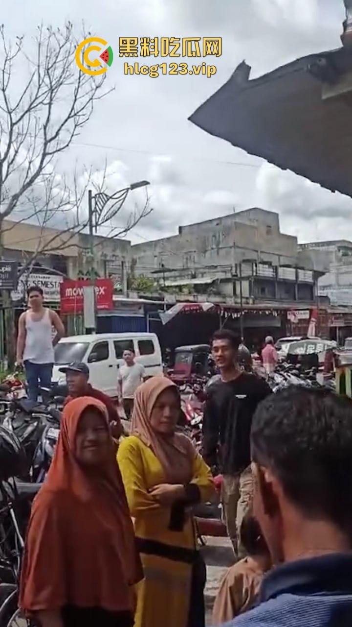 胆小慎入 印尼女子家中上吊自杀 被发现时人都硬了 视频曝光自杀细节 第2张 胆小慎入 印尼女子家中上吊自杀 被发现时人都硬了 视频曝光自杀细节 第2张