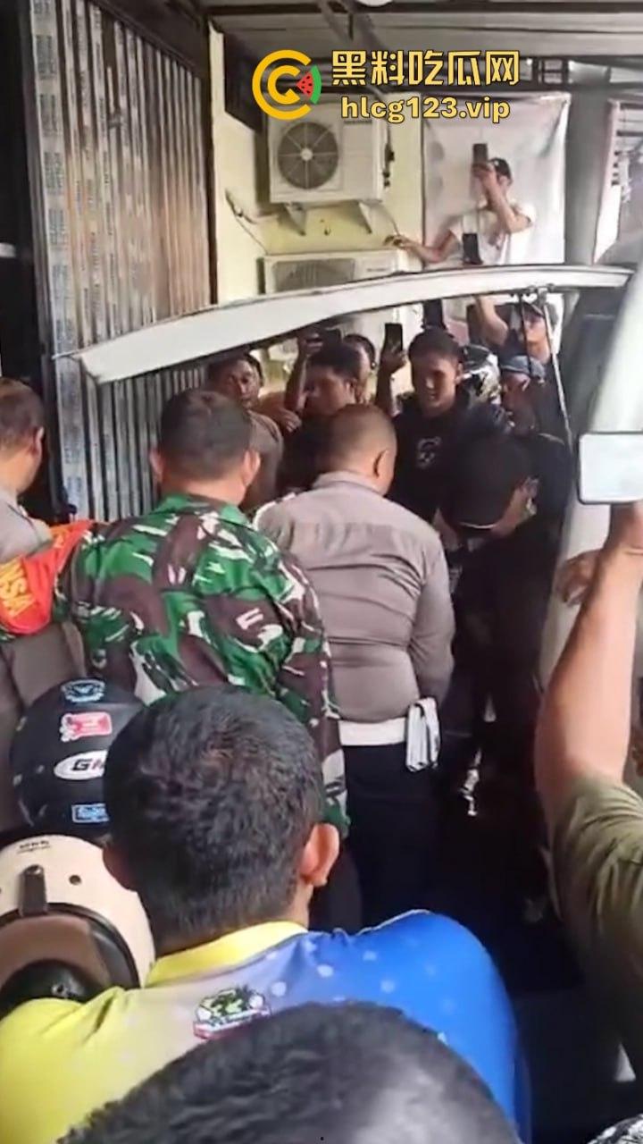 胆小慎入 印尼女子家中上吊自杀 被发现时人都硬了 视频曝光自杀细节 第3张 胆小慎入 印尼女子家中上吊自杀 被发现时人都硬了 视频曝光自杀细节 第3张