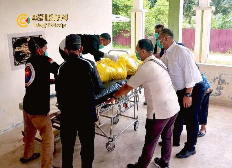 胆小慎入 印尼女子家中上吊自杀 被发现时人都硬了 视频曝光自杀细节 第4张 胆小慎入 印尼女子家中上吊自杀 被发现时人都硬了 视频曝光自杀细节 第4张